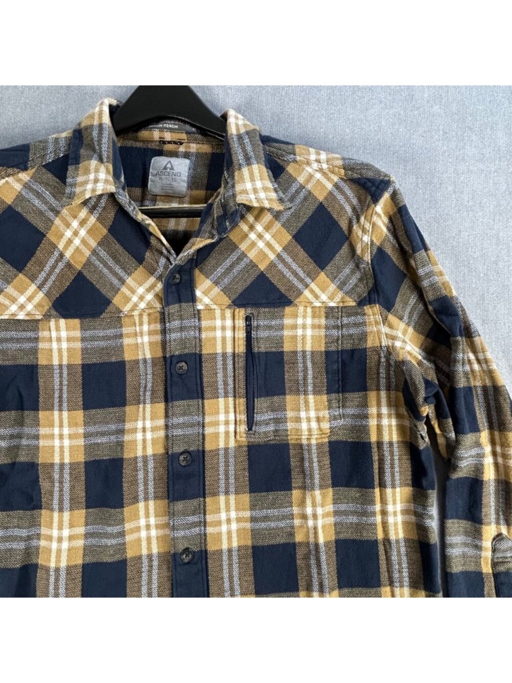 Ascend Yellow & Navy Flannel Shirt Men's XL Plaid Long Sleeve Button-Up Pocket